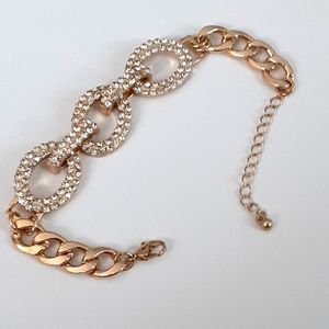 Elegant gold tone rhinestone sparkly loops bracelet 8"